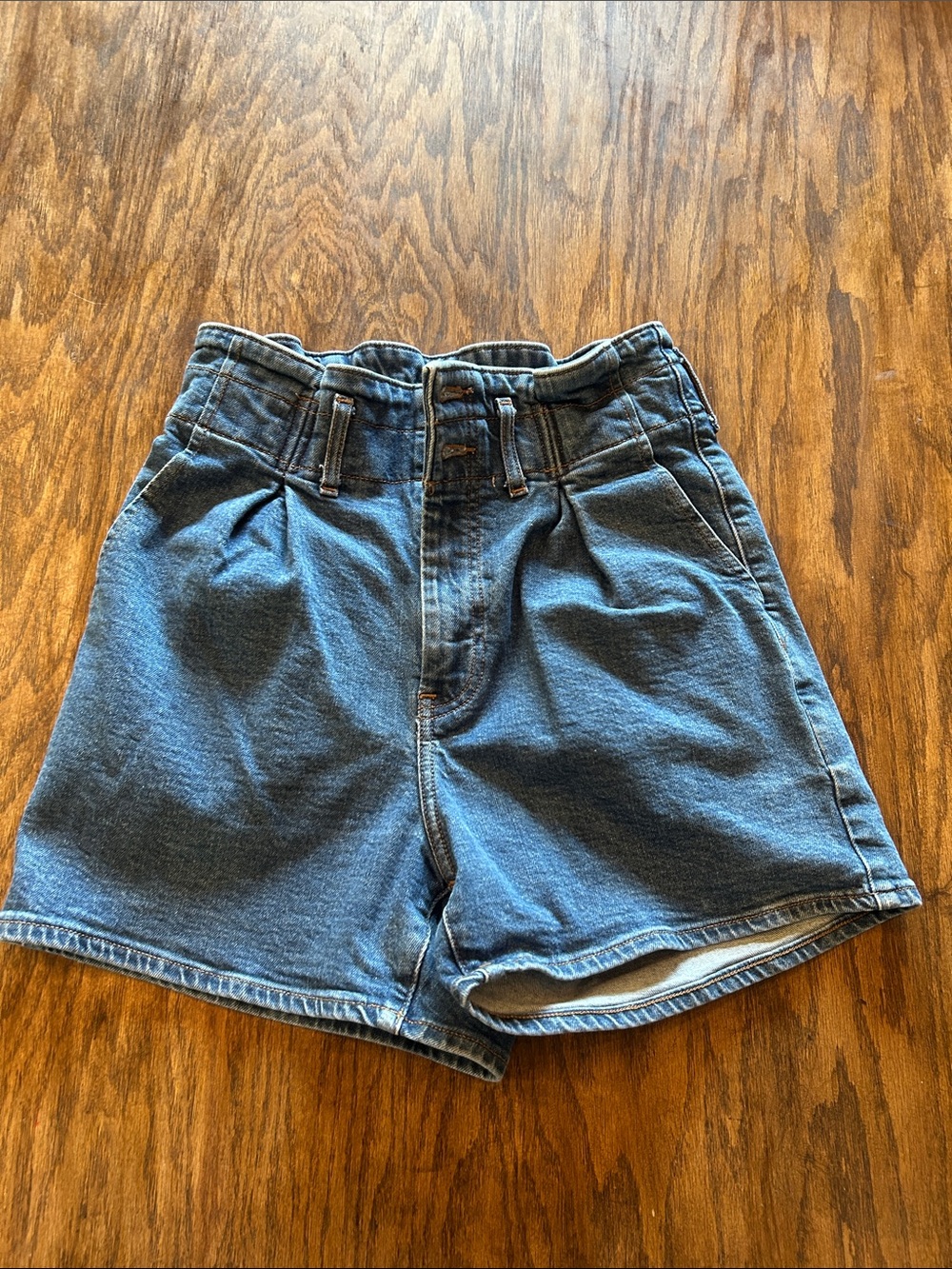 Express High-Rise Blue Denim Pleated Women's Shorts